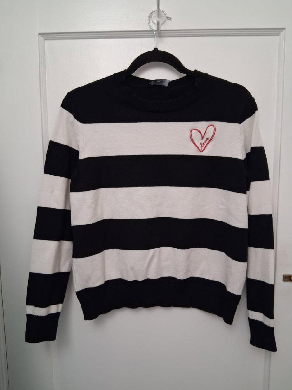 Women's Calligraphie Embroidered Heart Love Sweater